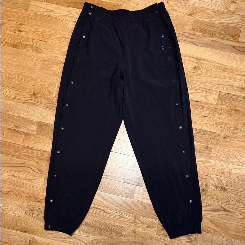 lululemon athletica Black womens Joggers with Snap Buttons down the sides size 8